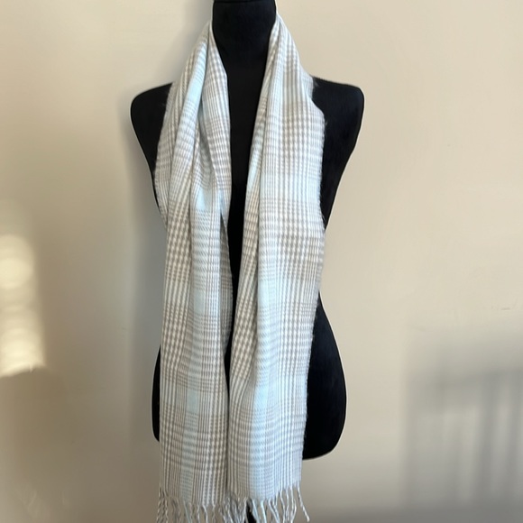 Scarf - Picture 2 of 6